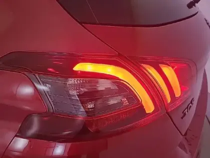 Photo 35 Peugeot 308  PureTech 130ch S&S EAT8