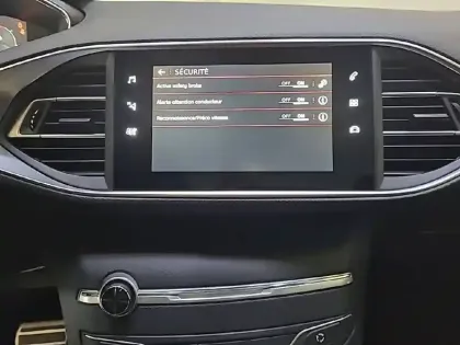 Photo 40 Peugeot 308  PureTech 130ch S&S EAT8