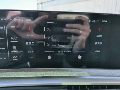 Photo 48 Peugeot 5008  Plug-in Hybrid 195 e-DCS7