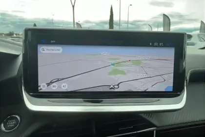 Photo 18 Peugeot 208  Hybrid 136 e-DCS6