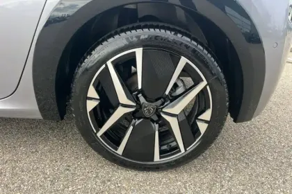 Photo 6 Peugeot 208  Hybrid 136 e-DCS6