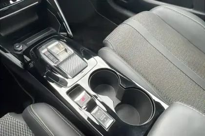 Photo 20 Peugeot 208  Hybrid 136 e-DCS6