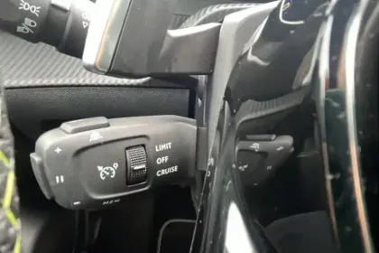 Photo 22 Peugeot 208  Hybrid 136 e-DCS6