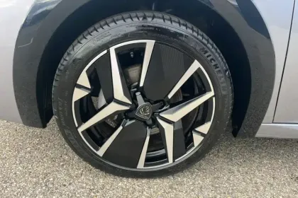 Photo 7 Peugeot 208  Hybrid 136 e-DCS6