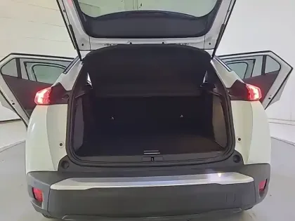 Photo 5 Peugeot 2008  Moteur électrique 136 ch