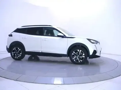 Photo 3 Peugeot 2008  Moteur électrique 136 ch