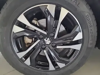 Photo 12 Peugeot 2008  Moteur électrique 136 ch