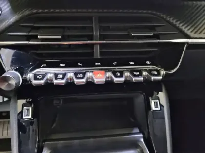 Photo 24 Peugeot 2008  Moteur électrique 136 ch