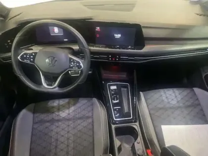 Photo 18 Volkswagen Golf 1.5 eTSI OPF 150 DSG7 R-Line