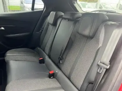 Photo 22 Peugeot 2008  PureTech 130 S&S EAT8 GT