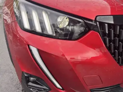 Photo 13 Peugeot 2008  PureTech 130 S&S EAT8 GT