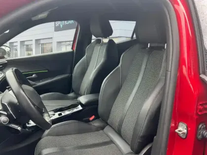 Photo 8 Peugeot 2008  PureTech 130 S&S EAT8 GT