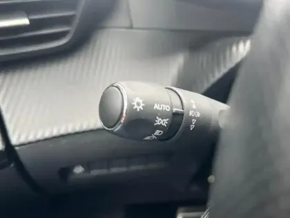 Photo 16 Peugeot 2008  PureTech 130 S&S EAT8 GT