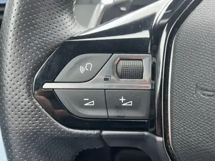 Photo 18 Peugeot 2008  PureTech 130 S&S EAT8 GT