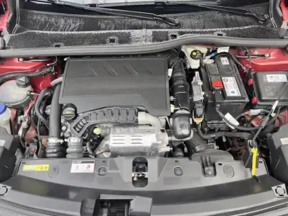 Photo 6 Peugeot 2008  PureTech 130 S&S EAT8 GT