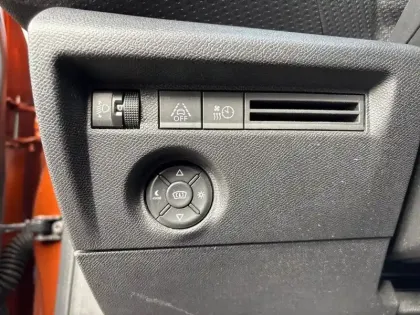 Photo 12 Citroën C4 e- 136 ch Automatique Feel Pack