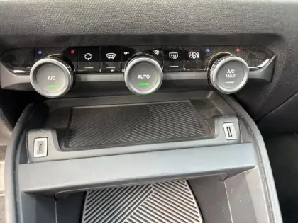 Photo 21 Citroën C4 e- 136 ch Automatique Feel Pack