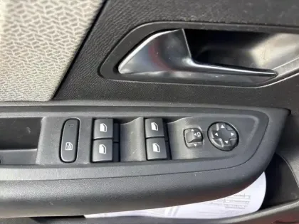 Photo 19 Citroën C4 e- 136 ch Automatique Feel Pack