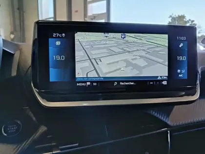 Photo 21 Peugeot 208  PureTech 100 S&S BVM6 GT