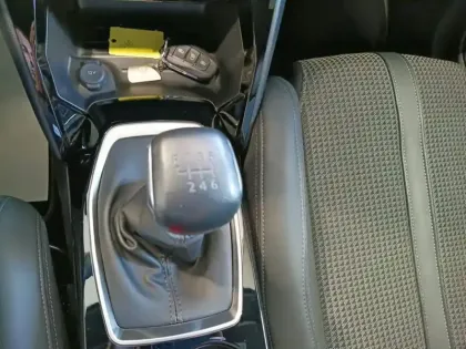 Photo 23 Peugeot 208  PureTech 100 S&S BVM6 GT