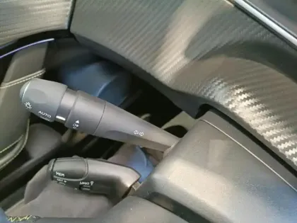 Photo 16 Peugeot 208  PureTech 100 S&S BVM6 GT