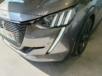 Photo 13 Peugeot 208  PureTech 100 S&S BVM6 GT