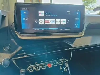 Photo 10 Peugeot 208  PureTech 100 S&S BVM6 GT