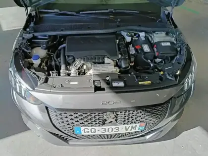 Photo 6 Peugeot 208  PureTech 100 S&S BVM6 GT
