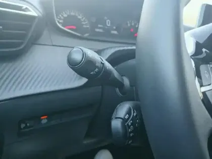 Photo 17 Peugeot 208  PureTech 75 S&S BVM5 Active