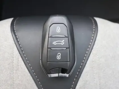 Photo 14 Peugeot 3008  HYBRID 225ch GT e-EAT8