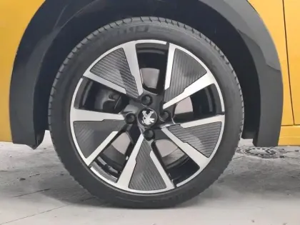 Photo 6 Peugeot 208  e- 136ch GT