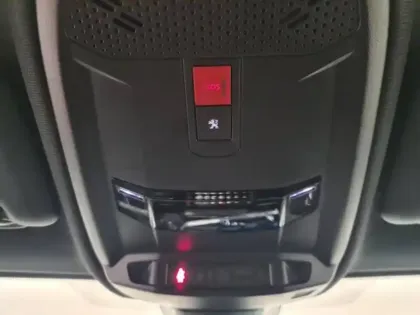 Photo 7 Peugeot 208  e- 136ch GT