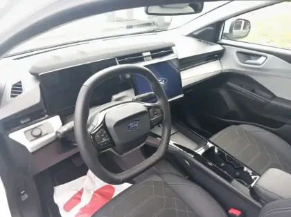 Photo 2 Ford Puma Gen-E 168ch Standard Range 43 kWh Premium