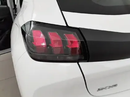 Photo 16 Peugeot 208  PureTech 75 S&S BVM5