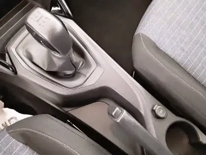 Photo 13 Peugeot 208  PureTech 75 S&S BVM5