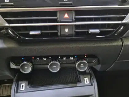 Photo 24 Citroën C4  BlueHDi 130 EAT8