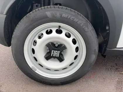 Photo 27 Fiat Grande Panda  e 83ch