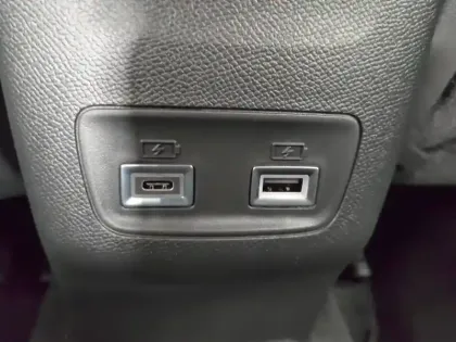 Photo 39 Peugeot 2008  Hybrid 145 e-DCS6
