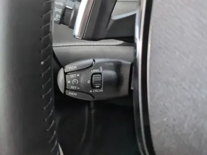 Photo 38 Peugeot 2008  Hybrid 145 e-DCS6