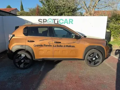 Photo 11 Fiat Grande Panda  T-Gen 3 1.2 Hybrid Turbo 110ch eDCT6