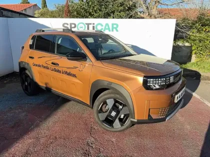 Photo 10 Fiat Grande Panda  T-Gen 3 1.2 Hybrid Turbo 110ch eDCT6