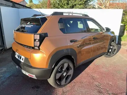 Photo 1 Fiat Grande Panda  T-Gen 3 1.2 Hybrid Turbo 110ch eDCT6