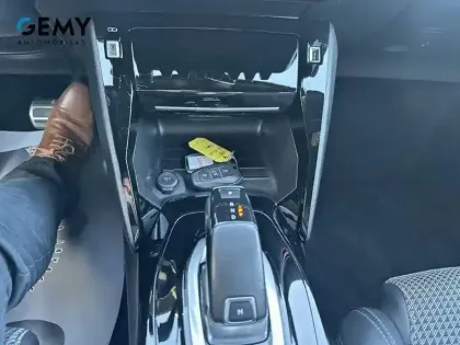 Photo 24 Peugeot 208  PureTech 130 S&S EAT8