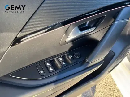 Photo 12 Peugeot 208  PureTech 130 S&S EAT8