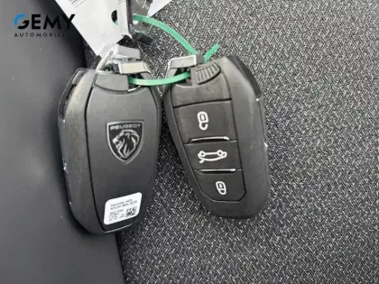 Photo 70 Peugeot 308  Electrique 54 kWh 156ch