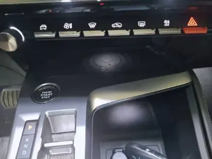 Photo 45 Peugeot 308  PHEV 180 e-EAT8