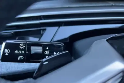 Photo 51 Peugeot 5008  Electrique 73 kWh 210 ch