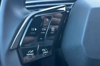 Photo 78 Peugeot 5008  Electrique 73 kWh 210 ch