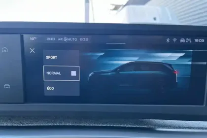 Photo 82 Peugeot 5008  Electrique 73 kWh 210 ch
