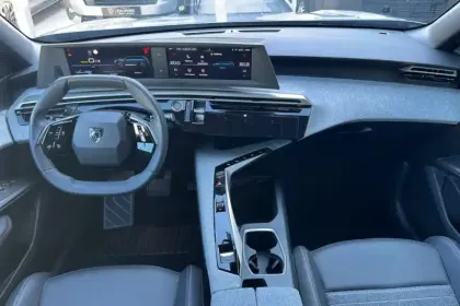 Photo 44 Peugeot 5008  Electrique 73 kWh 210 ch